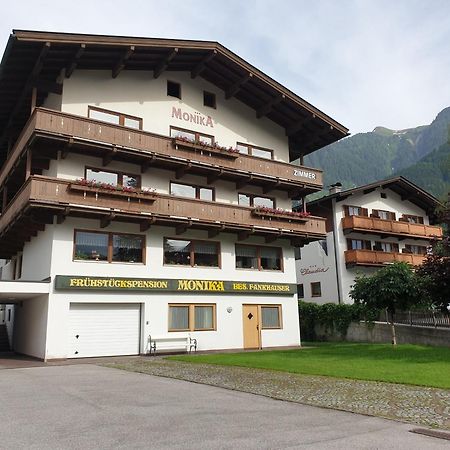 Hotel Haus Monika Und Haus Claudia à Mayrhofen Extérieur photo