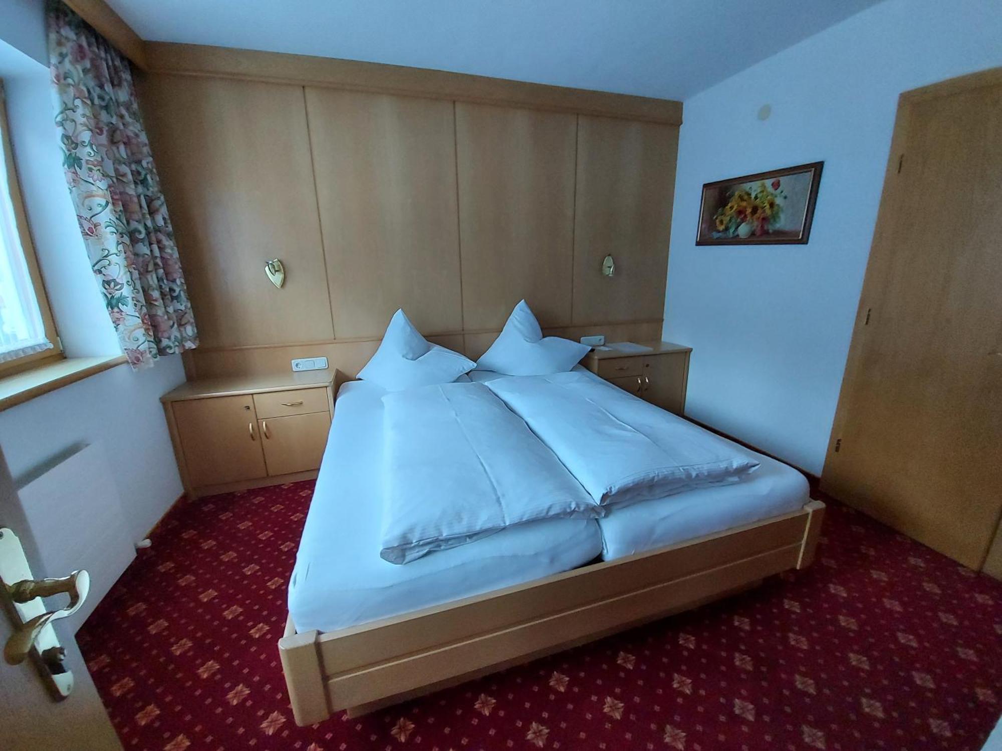 Hotel Haus Monika Und Haus Claudia à Mayrhofen Extérieur photo