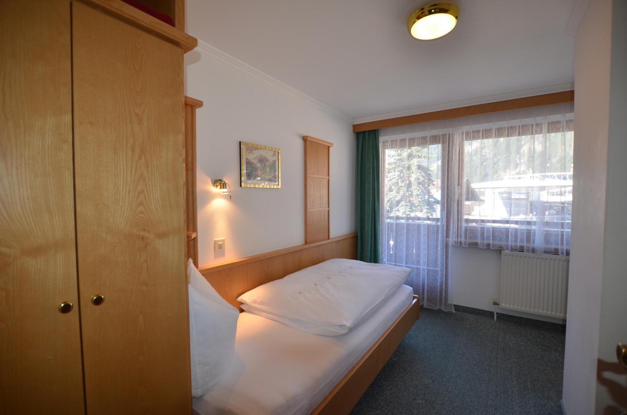 Hotel Haus Monika Und Haus Claudia à Mayrhofen Extérieur photo
