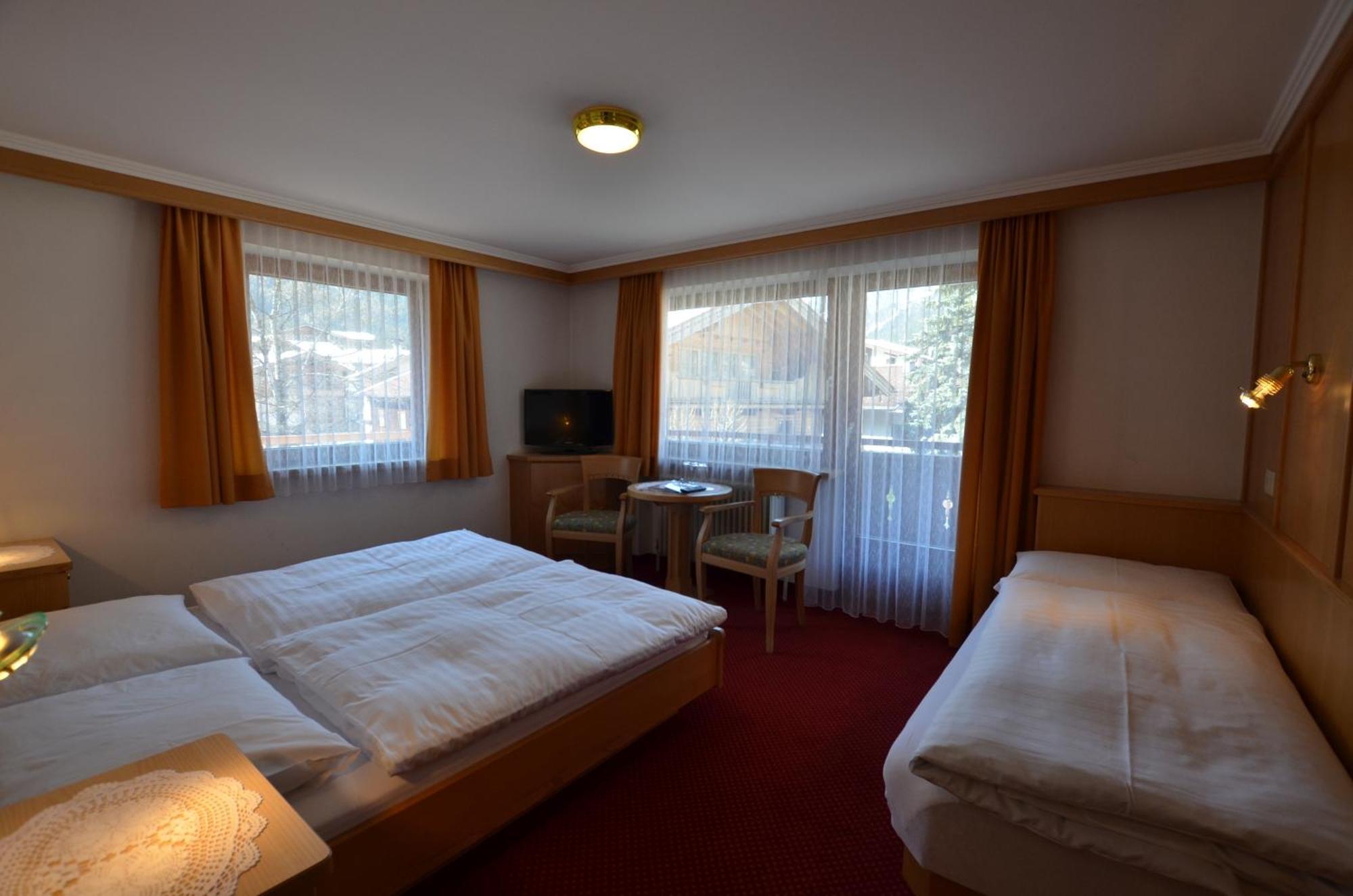 Hotel Haus Monika Und Haus Claudia à Mayrhofen Extérieur photo