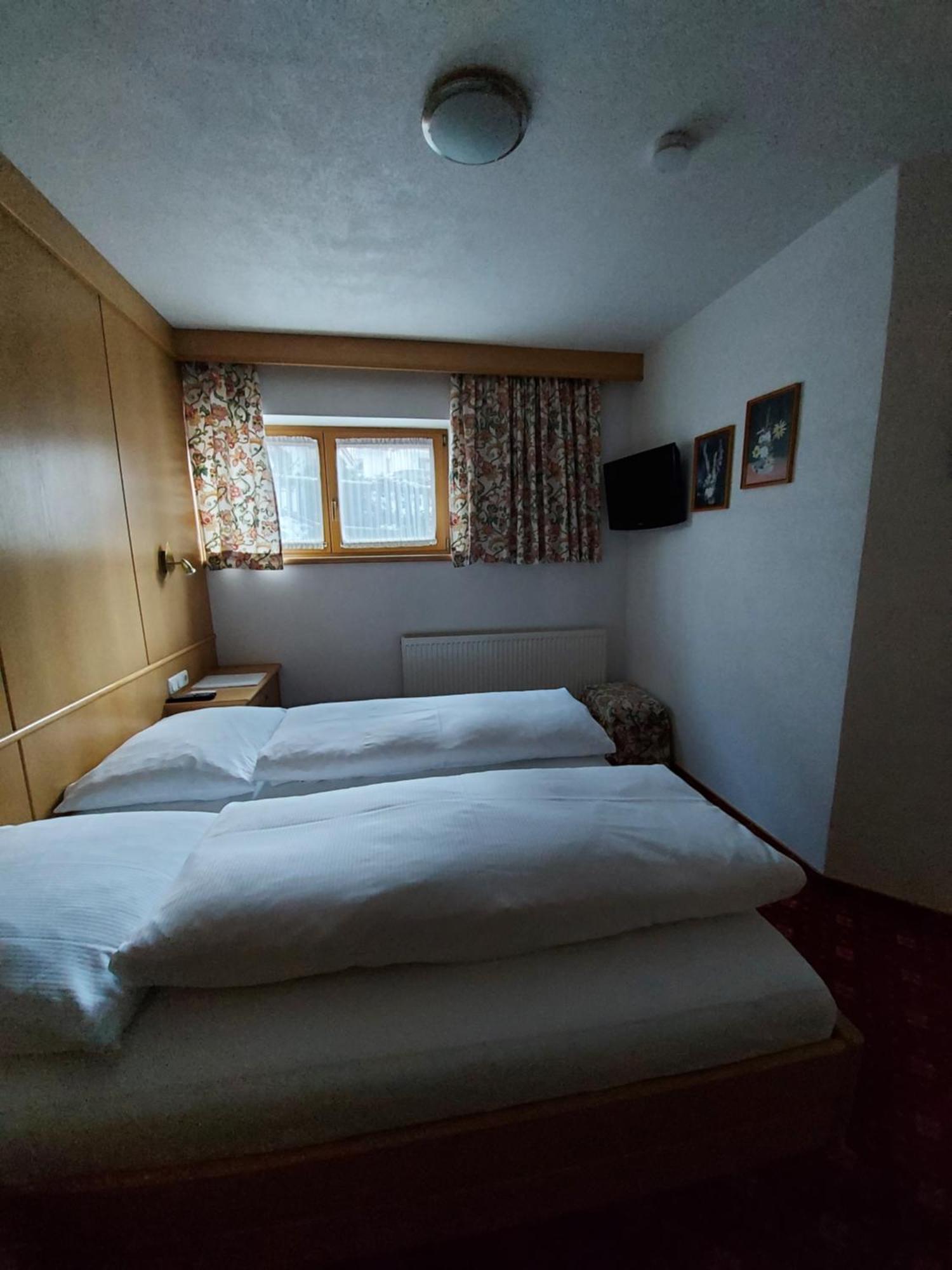 Hotel Haus Monika Und Haus Claudia à Mayrhofen Extérieur photo