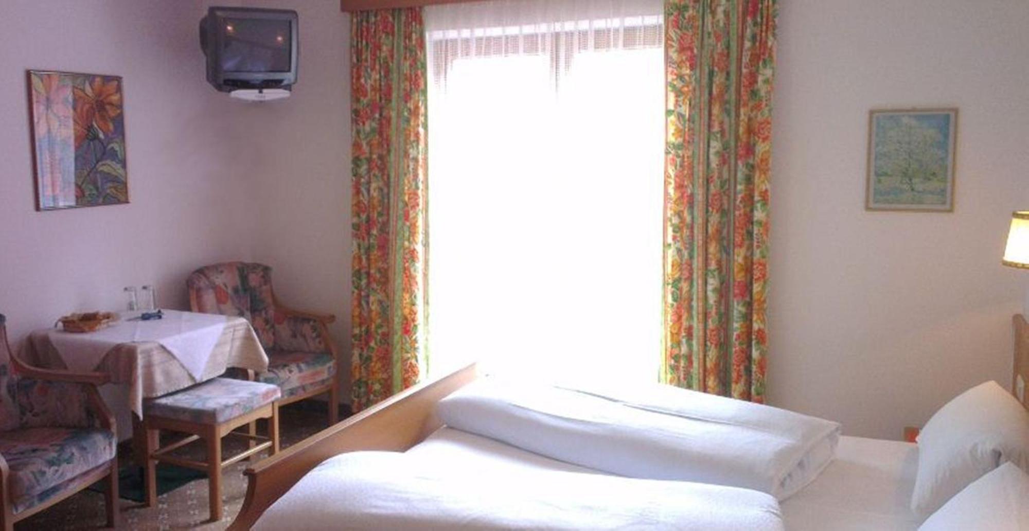 Hotel Haus Monika Und Haus Claudia à Mayrhofen Chambre photo