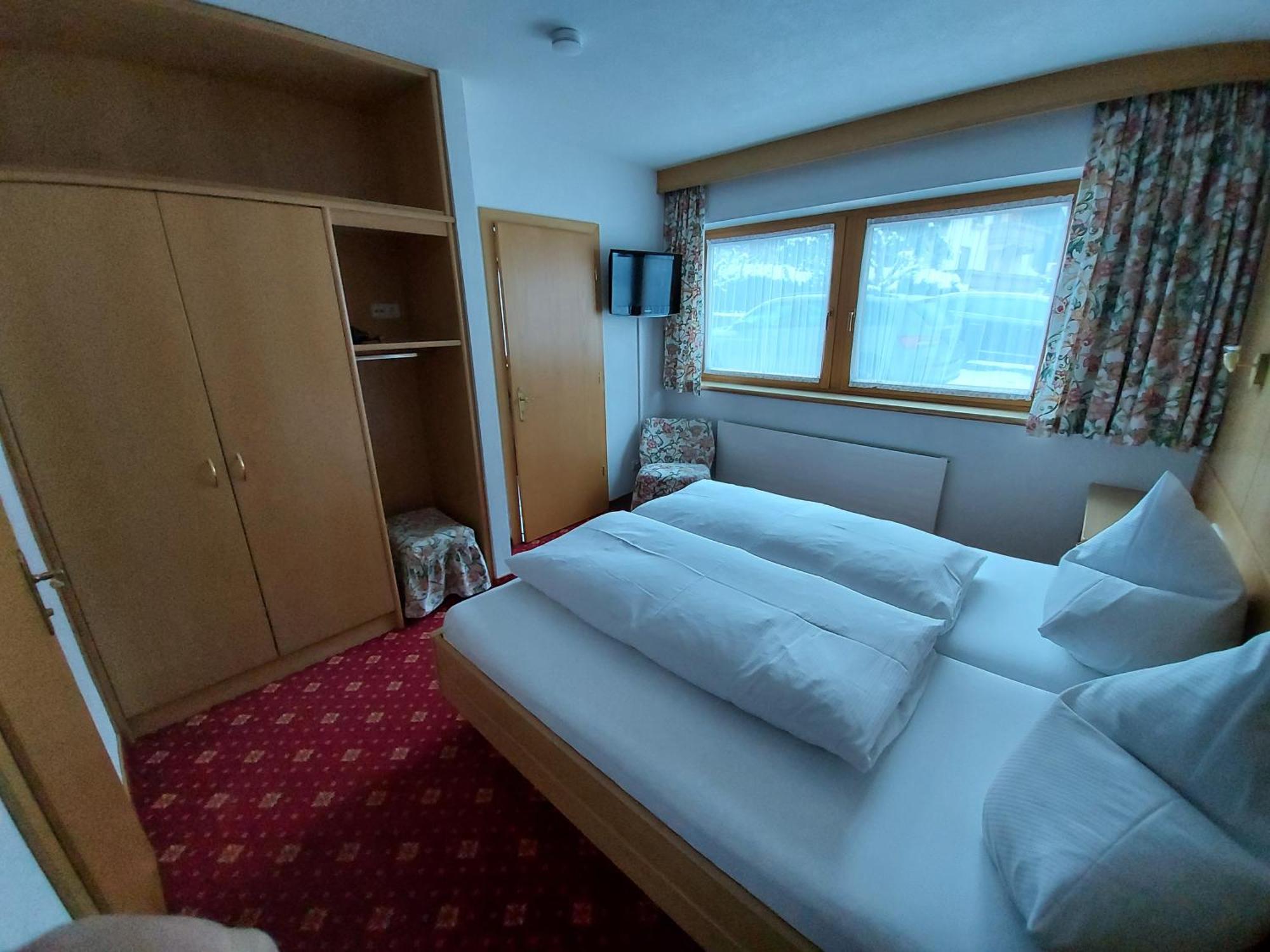 Hotel Haus Monika Und Haus Claudia à Mayrhofen Extérieur photo