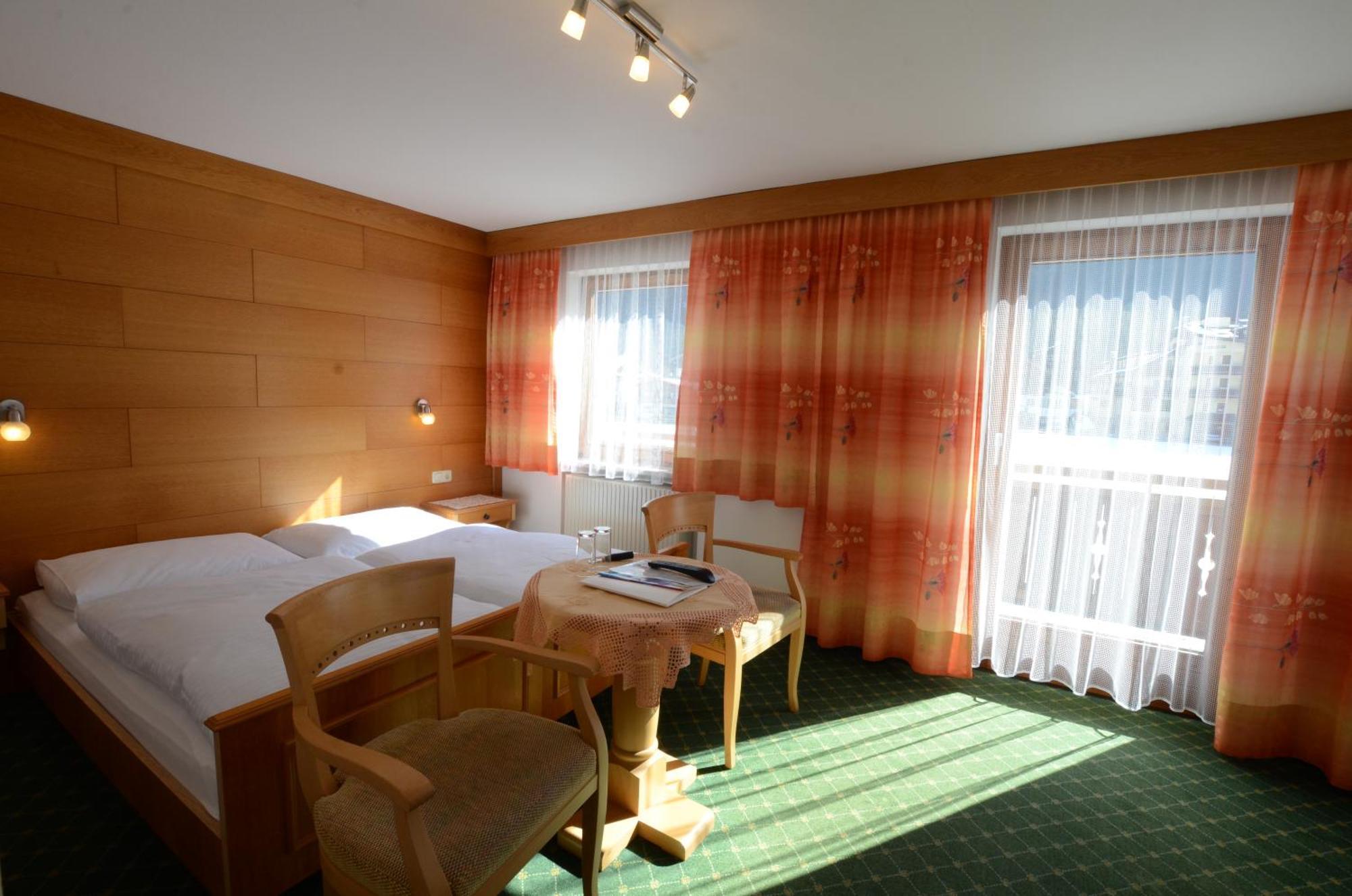 Hotel Haus Monika Und Haus Claudia à Mayrhofen Extérieur photo