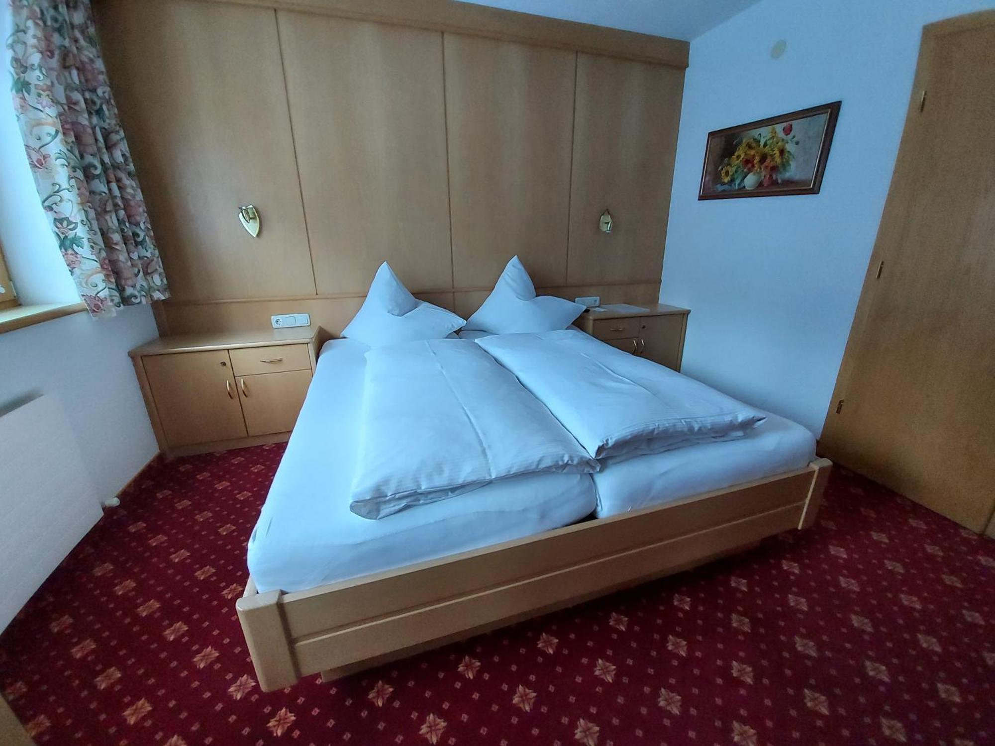 Hotel Haus Monika Und Haus Claudia à Mayrhofen Extérieur photo